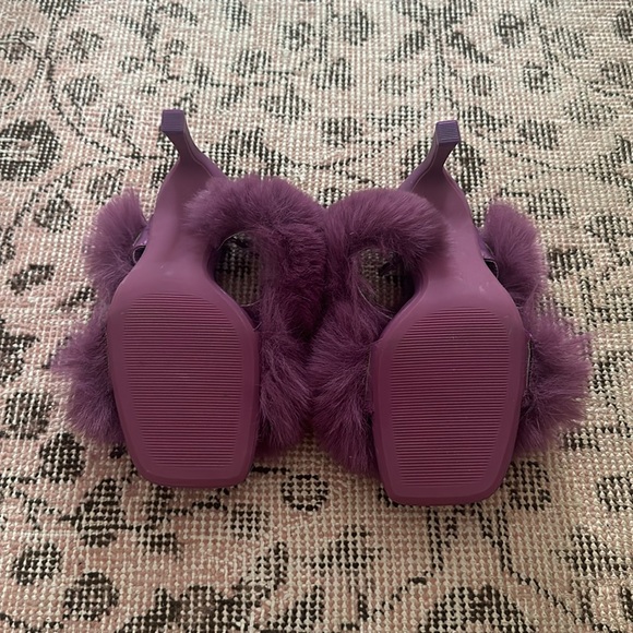 Bershka Faux Fur High Heel Sandals Burgundy NWOT - Picture 3 of 3